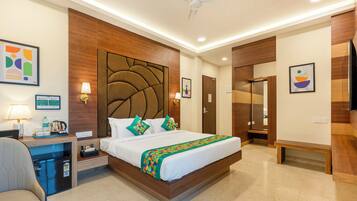 Premium Double Room | Desk, iron/ironing board