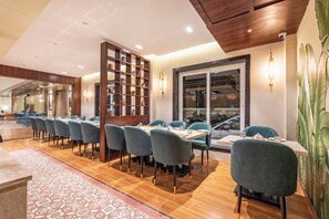 Restaurant - Treebo Premium Pine Tree Courtyard (Chennai)