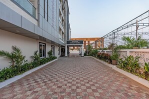 Free self-parking - Treebo Premium Pine Tree Courtyard (Chennai)