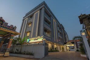 Exterior - Treebo Premium Pine Tree Courtyard (Chennai)