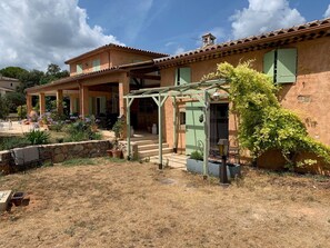 Exterior - Holiday Home 'Bastidon Cotignac' with Shared Pool, Private Garden & Wi-Fi (Cotignac)