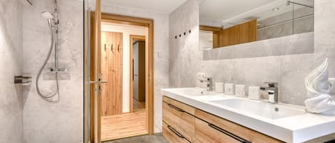 Shower, hair dryer, towels