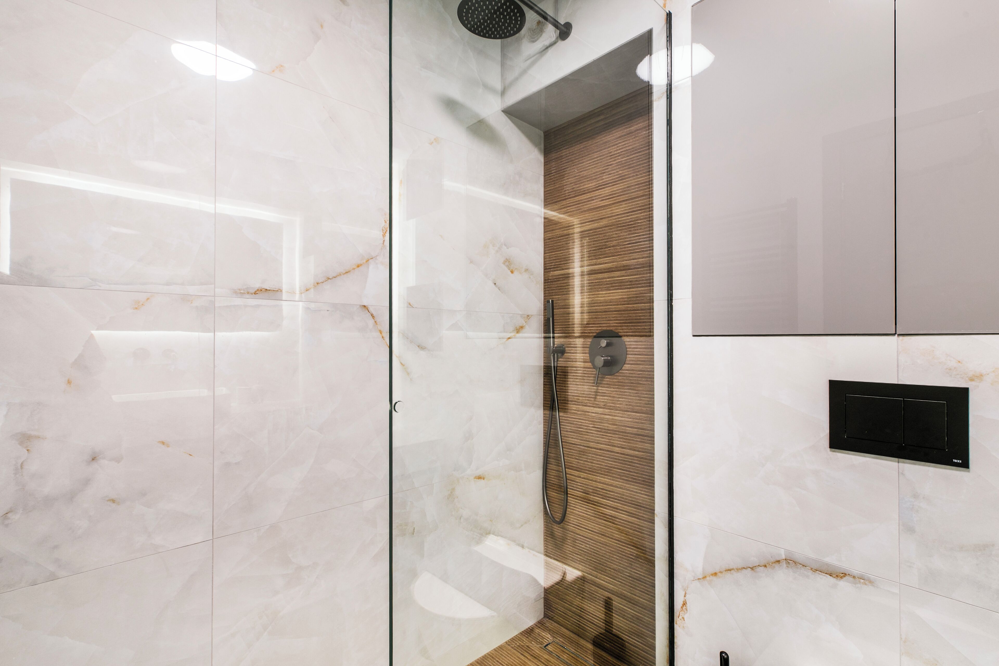Studio Deluxe, 1 lit double et 1 canapé-lit, cuisine, vue ville | Salle de bain