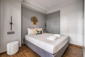 Deluxe Studio, 1 Double Bed with Sofa bed, Kitchen, City View | Egyptian cotton sheets, premium bedding, individually decorated - Clavé - Deluxe Studio in Athens (Glyfada)