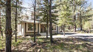Exterior - 5 Lark-Sunriver, Oregon: Hot Tub, A/C, BBQ, WiFi, SHARC Aquatics, Tubing Hill, Mt. Bachelor, Golf, Deschutes River, Tennis, Bike Paths (Sunriver)