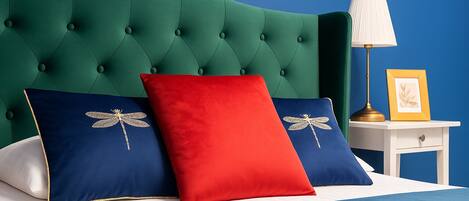 Iron/ironing board, Internet, bed sheets