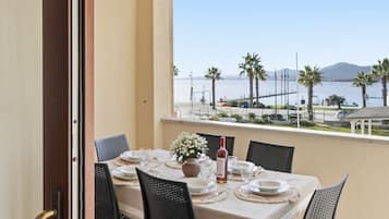 Deluxe-Apartment, Meerblick | Terrasse/Patio