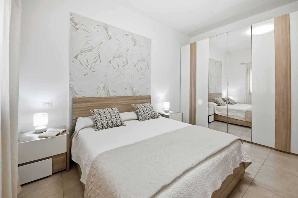 Comfort Apartment, Sea View | In-room safe, blackout drapes, iron/ironing board, free WiFi