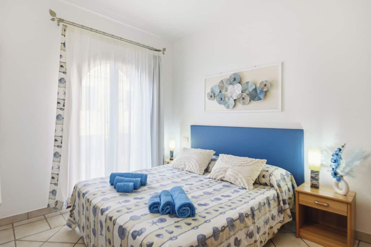 Classic Apartment, Sea View | In-room safe, blackout drapes, iron/ironing board, free WiFi