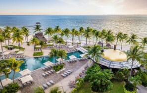 Innendørsbasseng og utendørsbasseng