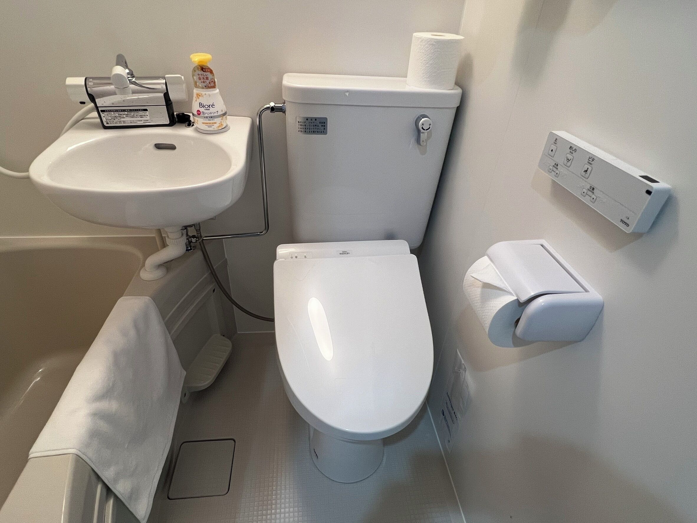 Twin Room | Bathroom