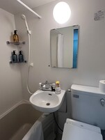 Bathroom | Combined shower/tub, hair dryer, slippers, towels
