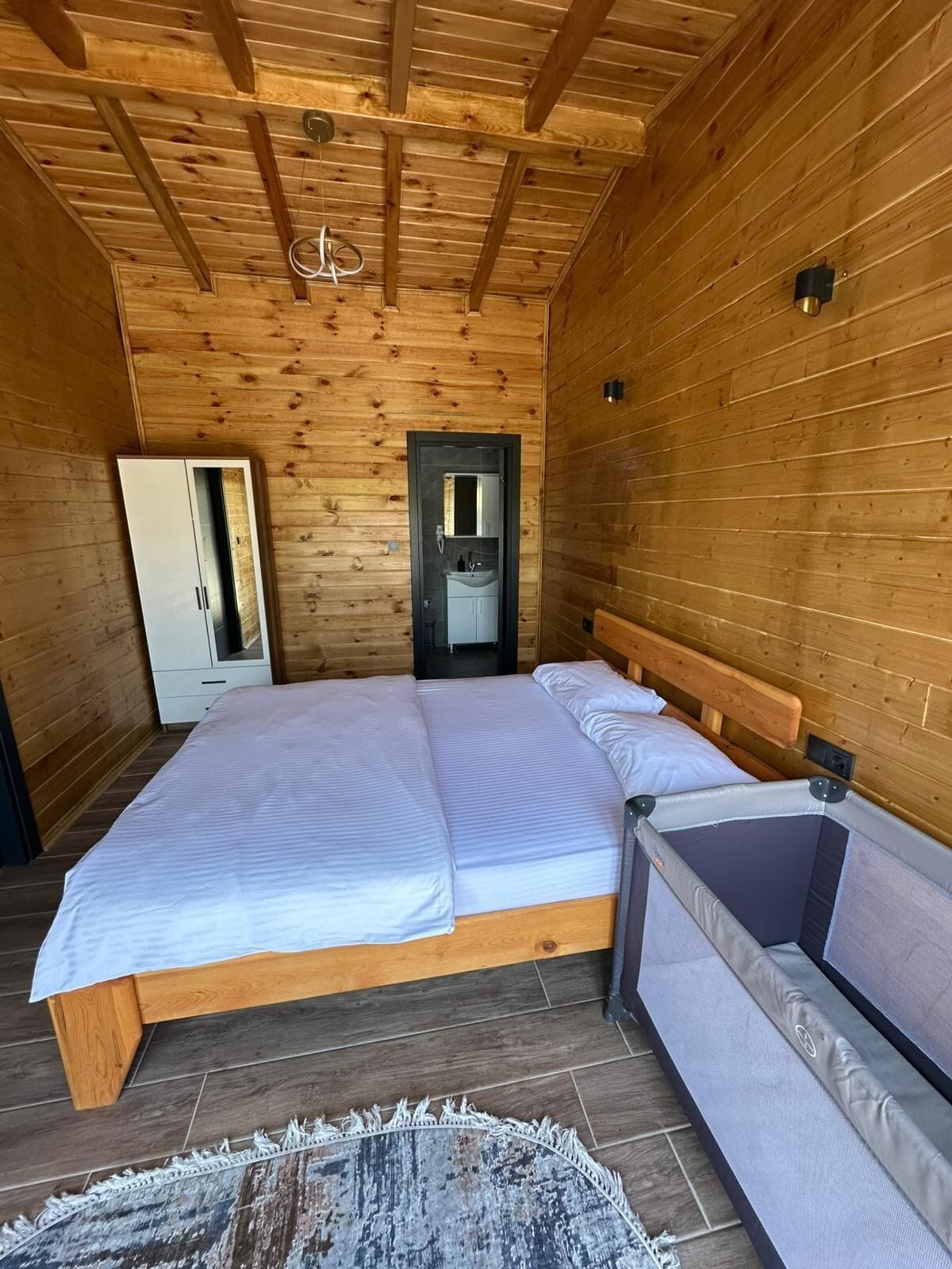 Bungalow, 2 Bedrooms, Smoking, Valley View | Premium bedding, desk, soundproofing, free cribs/infant beds