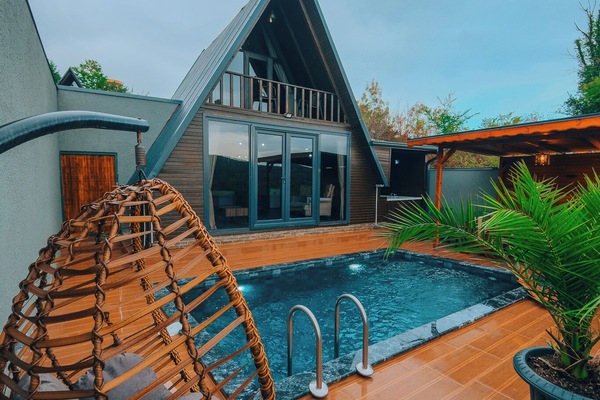 Bungalow, 1 Bedroom, Smoking, Valley View | Peralatan tempat tidur premium, meja, kalis bunyi