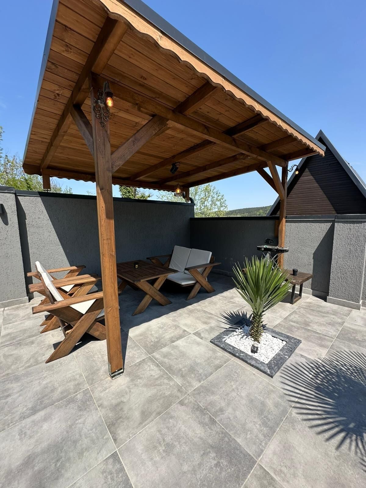 Bungalow, 2 chambres, fumeurs, vue vallée | Coin séjour | TV connectée, cheminée, chauffage par le sol