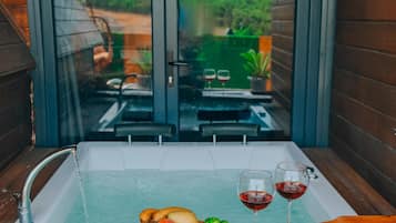 Suite, Pool View | Free WiFi