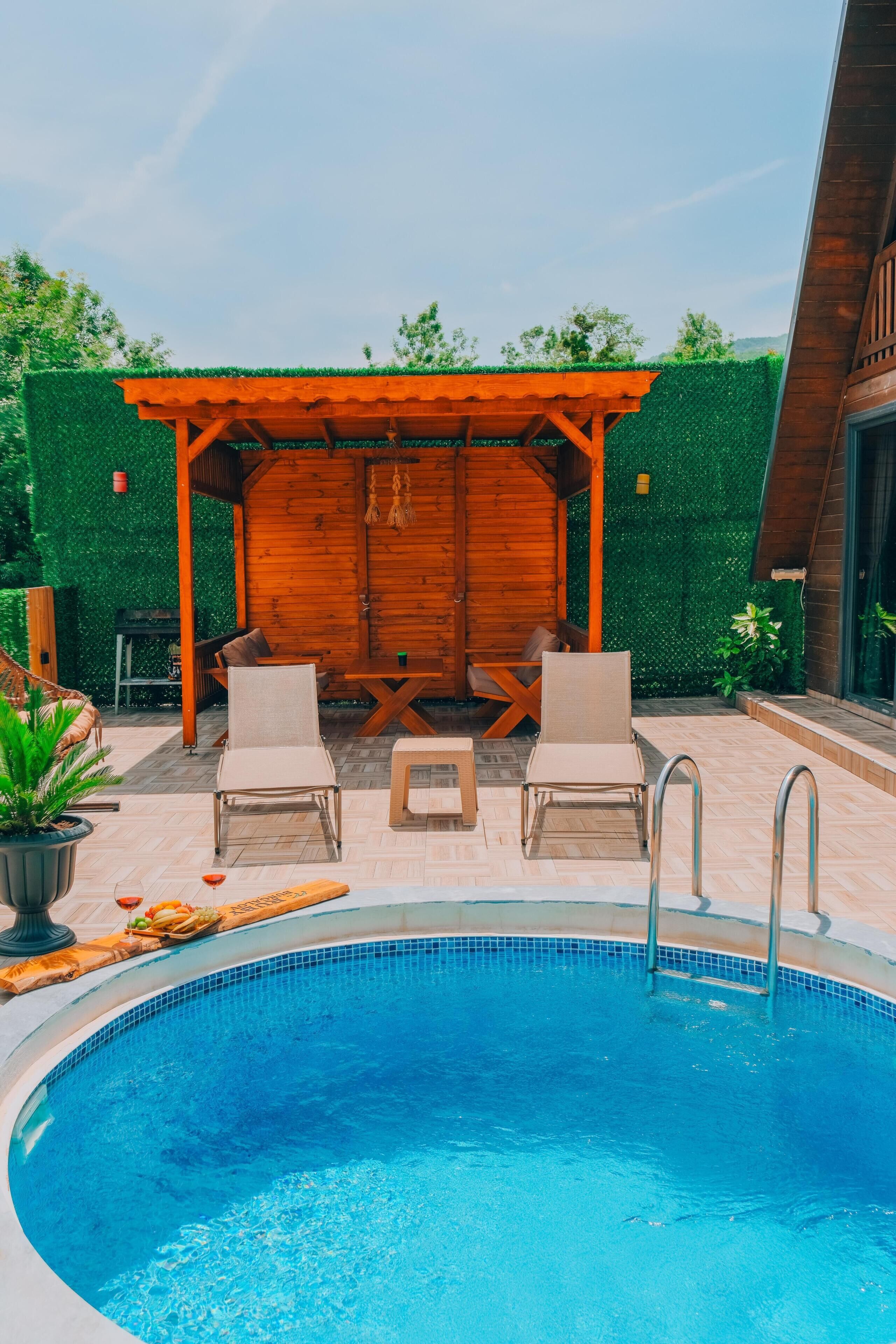 Bungalow, 1 Bedroom, Smoking, Valley View | Premium bedding, desk, soundproofing, free cribs/infant beds