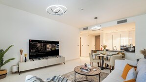 Living area - Manzil - 2BR w City View near Dubai Mall (Dubai)