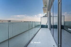 Luxury Apartment, Balcony, City View | Balcony - Manzil - 2BR w City View near Dubai Mall (Dubai)