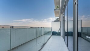 Apartamento superluxo, sacada, vista para a cidade | Sacada