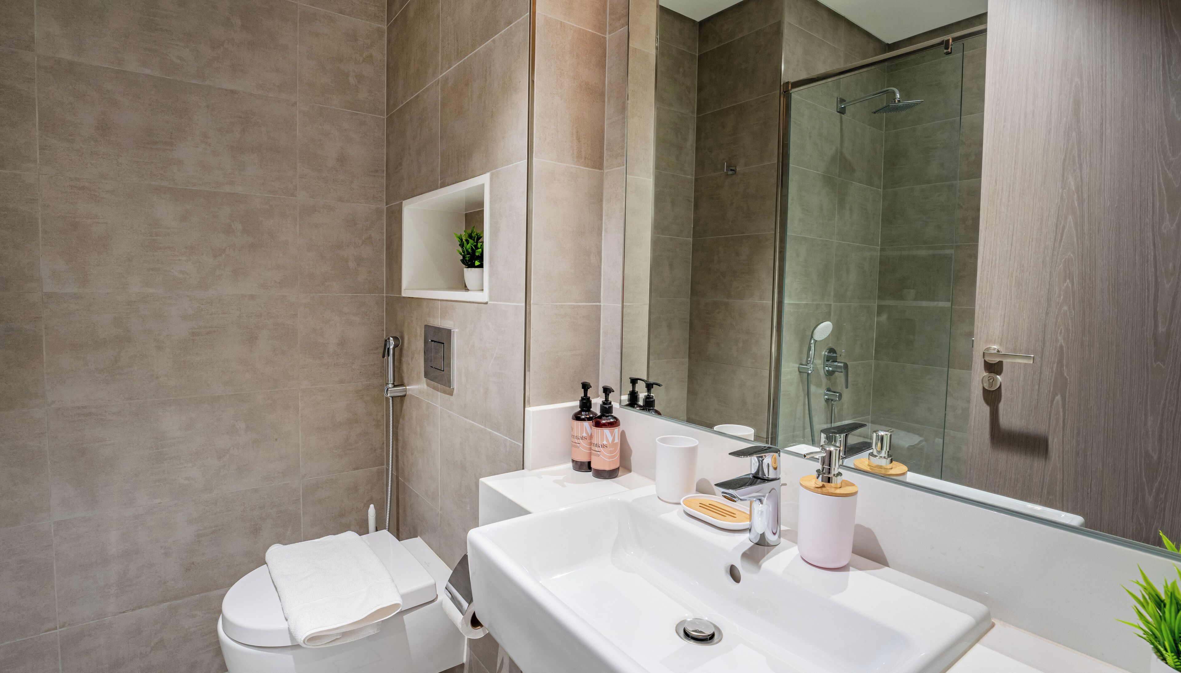 Luxury-Apartment, Balkon, Stadtblick | Badezimmer