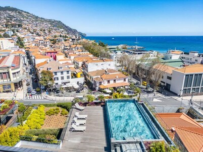 Jacuzzi Terrace Pool at Savoy Insular