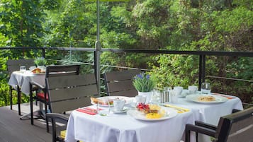 Daily buffet breakfast (EUR 13 per person)