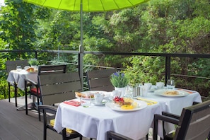 Desayuno buffet (EUR 13 por persona)