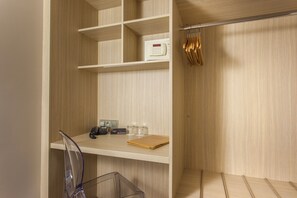 In-room safe, laptop workspace, blackout curtains, soundproofing - Hotel Hartig (Prague)
