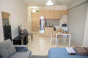 1 bedroom, desk, free WiFi, bed sheets