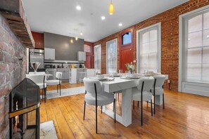 Dining - Allentown Walk | Free Parking | Patio | WFH Setup (Buffalo)