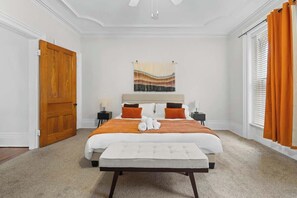 5 bedrooms, iron/ironing board, WiFi, bed sheets