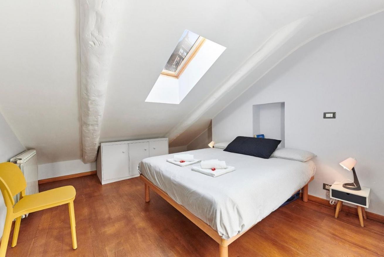 2 chambres, bureau, fer et planche à repasser, lit parapluie