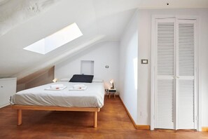 2 bedrooms, desk, iron/ironing board, travel crib - The Mole from Your Window (Torino)