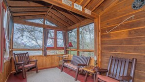 Unclassified image, 4 of 46, button - 🐻Lazy Cub Lodge: Secluded, Hot Tub, Yard, Wooded View, near Attractions!🐻 (Pigeon Forge)