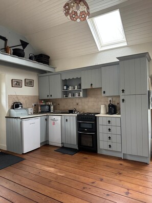 Fridge, microwave, oven, stovetop - Quaint 200 year old Granary in Culduff Cottages Co. Mayo perfect for relaxing (Cuildoo, Callow)