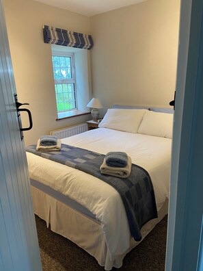 2 bedrooms, iron/ironing board, free WiFi, bed sheets - Quaint 200 year old Granary in Culduff Cottages Co. Mayo perfect for relaxing (Cuildoo, Callow)