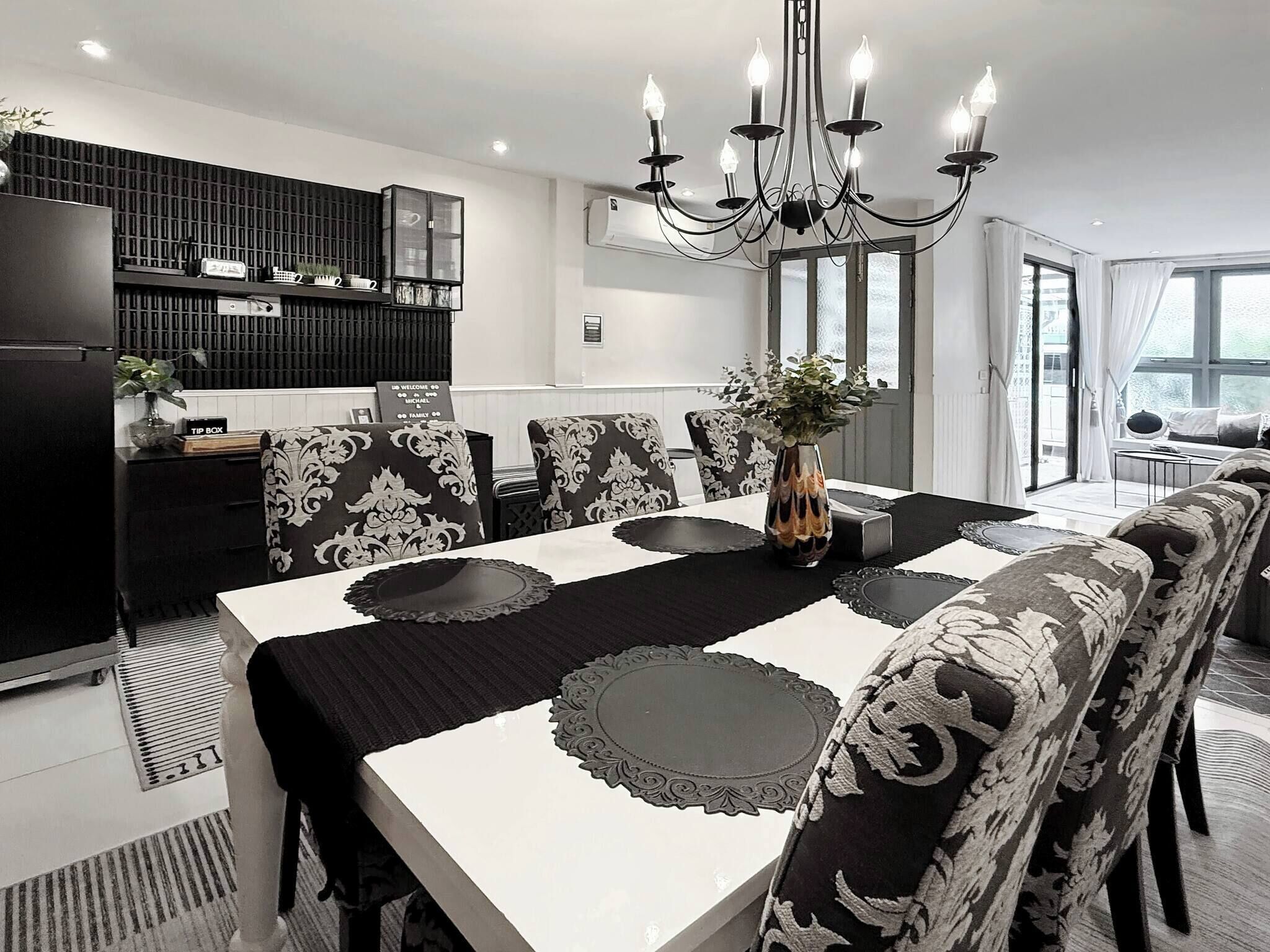 House, 3 Bedrooms, Smoking, Balcony | Dining room