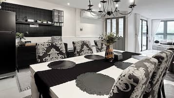 House, 3 Bedrooms, Smoking, Balcony | Dining room