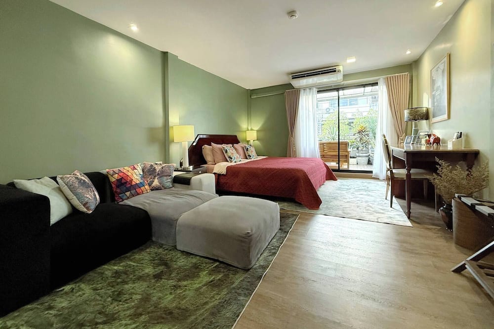 Stylish 3-bedroom Townhome in Heart of Bangkok