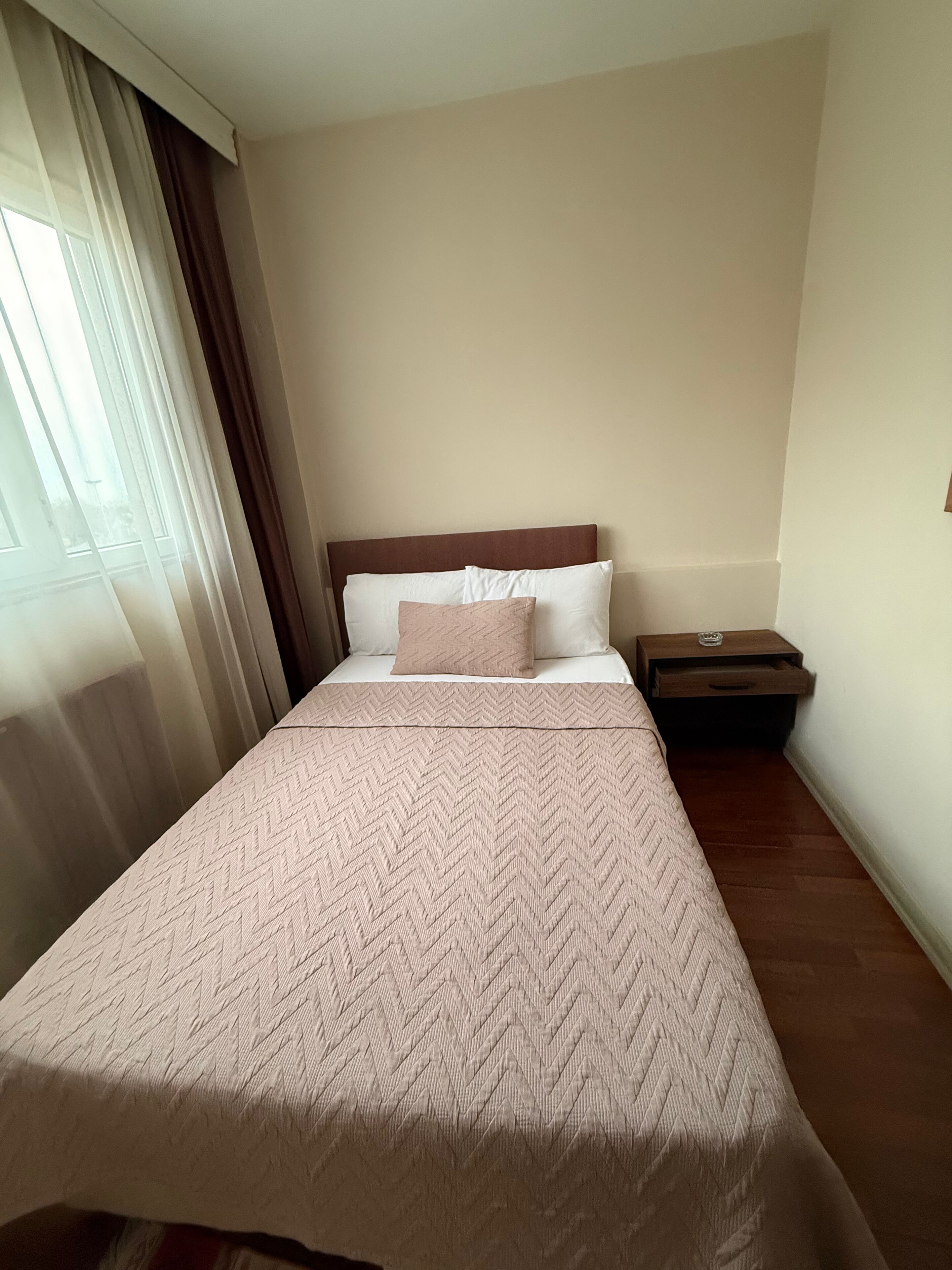 베이직 싱글룸, 시내 전망 | 책상, 노트북 작업 공간, 무료 WiFi