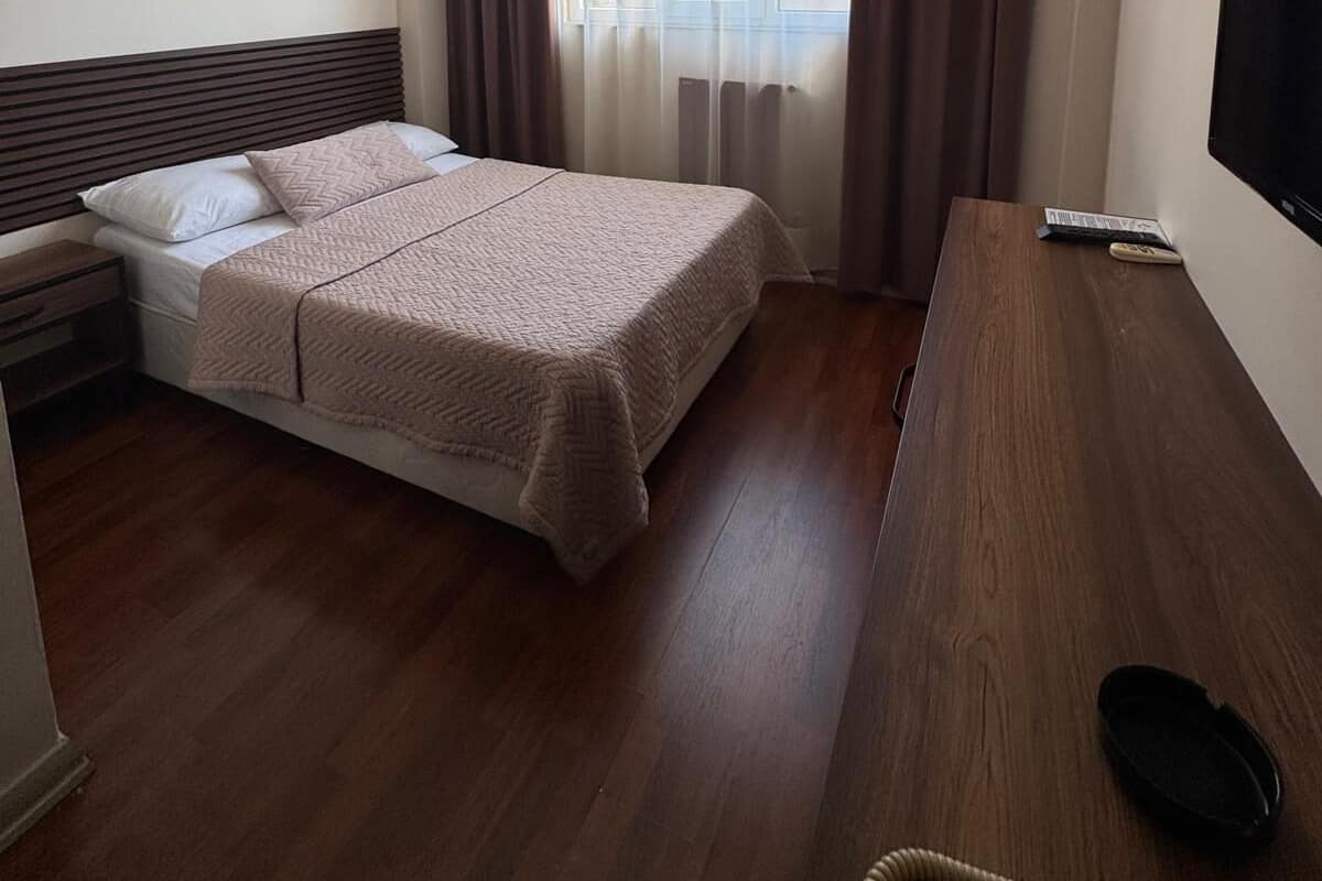 Doppelzimmer, Stadtblick | Schreibtisch, laptopgeeigneter Arbeitsplatz, kostenloses WLAN