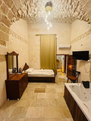 Premium Double or Twin Room | Free WiFi, bed sheets - Kasr-i Ahenk Konaği (Mardin)