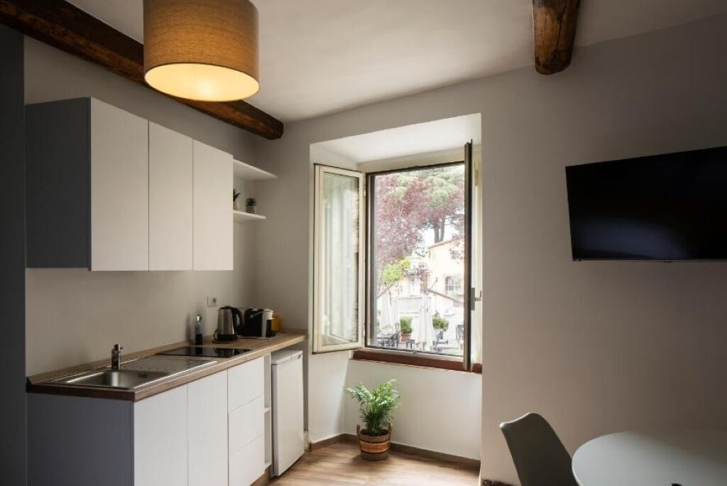 Frigorífic, placa de cuina, cafetera i tetera i bullidora elèctrica 