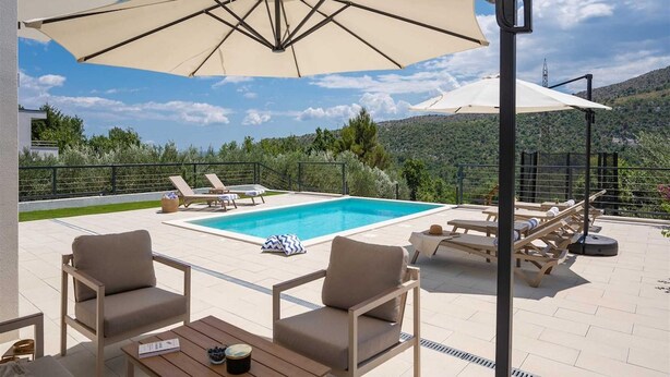 Pool - Relaxed Family Villa in Naklice (Omis)