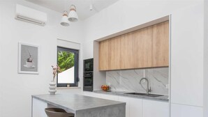 Private kitchen - Relaxed Family Villa in Naklice (Omis)