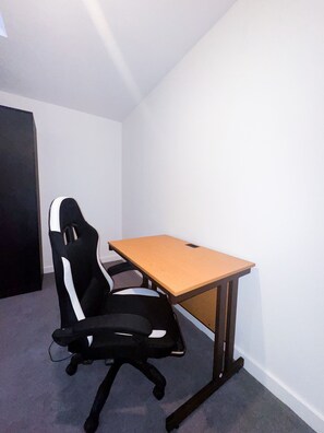 Interior - 2 Bed Flat - Sleeps 4 - Parking - Wifi (Birmingham)