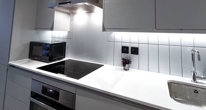 2 Bed Flat - Sleeps 4 - Parking - Wifi