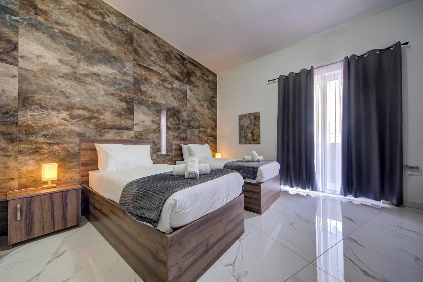 デスク、アイロン / アイロン台、旅行用ベビーベッド、WiFi