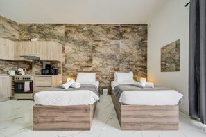 Desk, iron/ironing board, travel cot, WiFi - Chic Open-Plan Penthouse with Private Terrace (Tarxien)